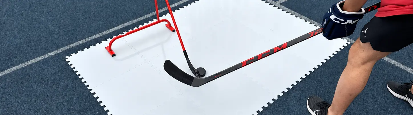 Тренировка с шайбой на синтетическом льду Maxim Hockey