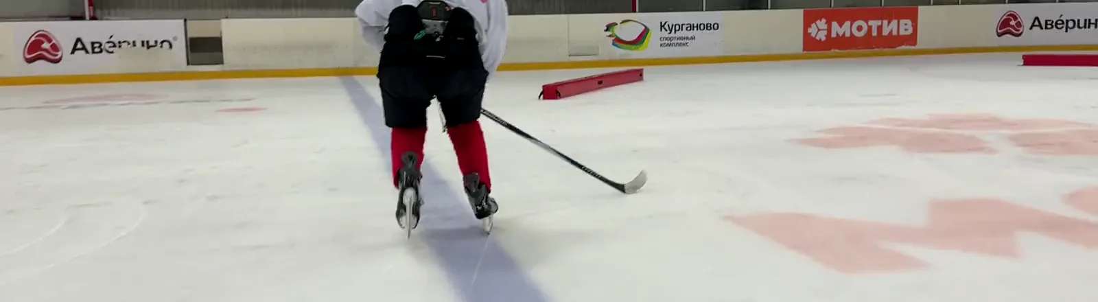 Тренировка катания на льду с тренажёром Maxim Hockey